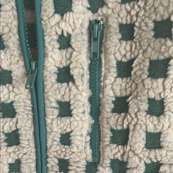 Women's Sherpa Grid Zip Vest - Beige with Dark Green Trim - Picture 3 of 9